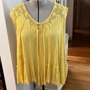 Raw edge yellow top